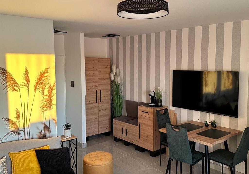 Fewo Sky21 * Langen Exklusives Appartment Vollausstattung / Zentrale Lage *Neu* Екстер'єр фото