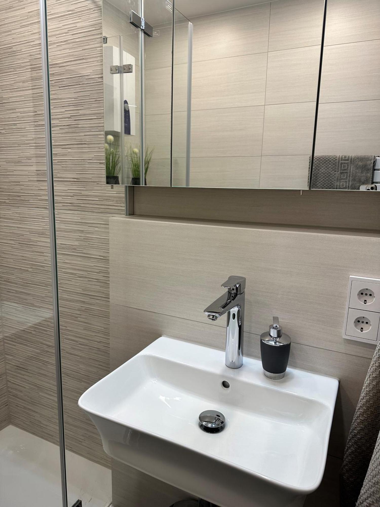 Fewo Sky21 * Langen Exklusives Appartment Vollausstattung / Zentrale Lage *Neu* Екстер'єр фото